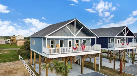 1028 Sunset Cir W, Crystal Beach, TX 77650