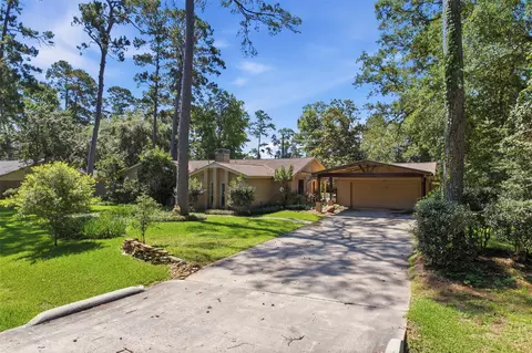 706 Golden Bear Ln, Kingwood, TX 77339