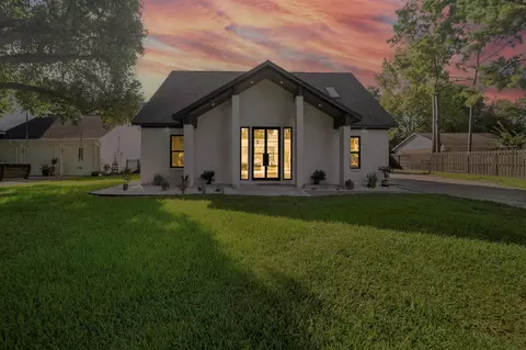 408 Briarmeadow Ave, Friendswood, TX 77546
