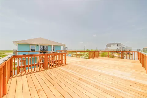 Exterior - 708 Dolphin Dr, Freeport, TX 77541 photo 3 of 3