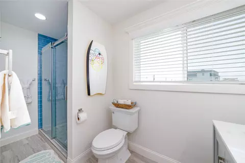 Bath - 708 Dolphin Dr, Freeport, TX 77541 photo 3 of 5