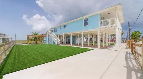 Exterior - 708 Dolphin Dr, Freeport, TX 77541 photo 1 of 3