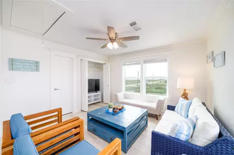 Living - 708 Dolphin Dr, Freeport, TX 77541 photo 1 of 2