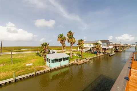 View/Area - 708 Dolphin Dr, Freeport, TX 77541 photo 3 of 5
