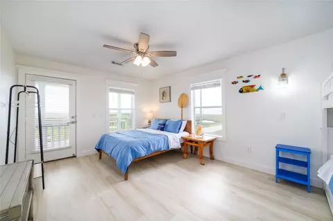 Bedroom - 708 Dolphin Dr, Freeport, TX 77541 photo 2 of 4