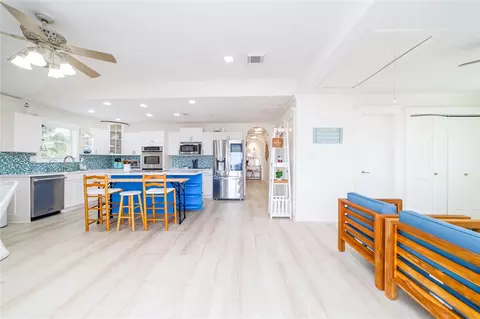 Kitchen - 708 Dolphin Dr, Freeport, TX 77541 photo 2 of 2