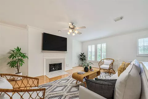 1715 Hadley St, Houston, TX 77003