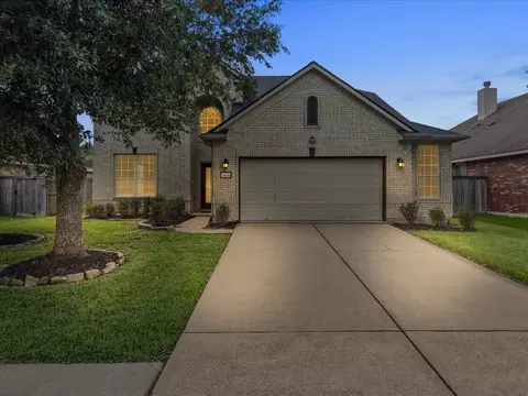2506 Shady Falls Ln, Pearland, TX 77584