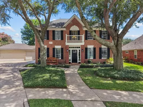 1910 Wynforest Dr, Deer Park, TX 77536