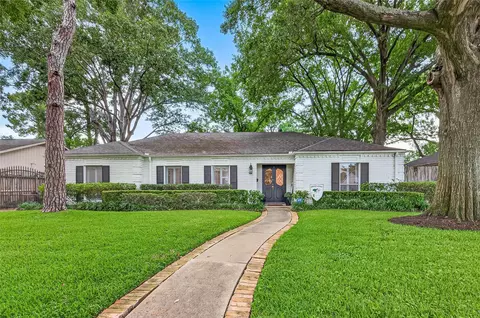 10026 Meadow Lake Ln, Houston, TX 77042