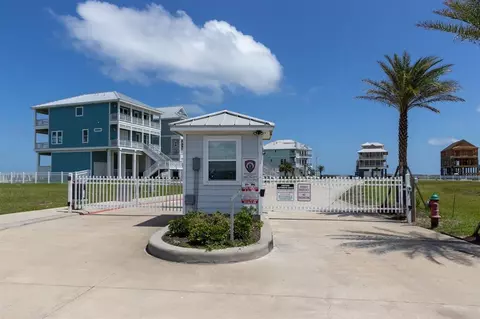 4 Grand Beach Blvd, Galveston, TX 77550