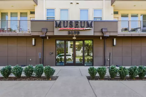 4819 Caroline St #103, Houston, TX 77004