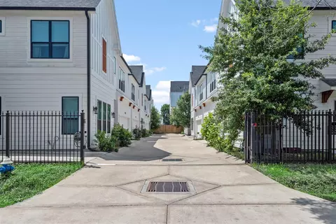 909 Oak St #C, Houston, TX 77018