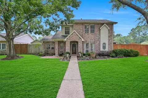 1018 Londonderry Ave, Friendswood, TX 77546