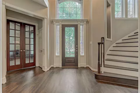 Entry Way - 7 Gentry Oak Ct, Spring, TX 77381 photo 2 of 6