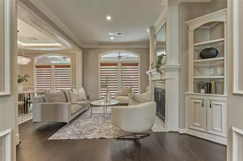 Living - 7 Gentry Oak Ct, Spring, TX 77381 photo 1 of 3