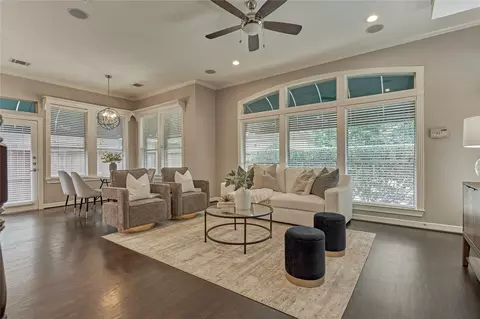 Living - 7 Gentry Oak Ct, Spring, TX 77381 photo 3 of 3