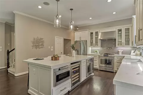 Kitchen - 7 Gentry Oak Ct, Spring, TX 77381 photo 2 of 4