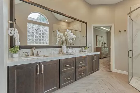 Bath - 7 Gentry Oak Ct, Spring, TX 77381 photo 4 of 8
