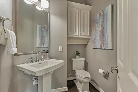 Bath - 7 Gentry Oak Ct, Spring, TX 77381 photo 1 of 8