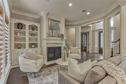 Living - 7 Gentry Oak Ct, Spring, TX 77381 photo 2 of 3