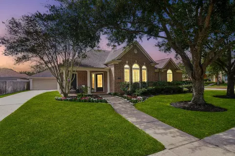 2502 Quiet Lake Ct, Pearland, TX 77584