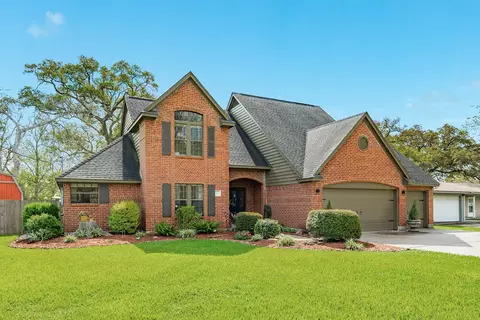 100 Van Winkle St, Lake Jackson, TX 77566