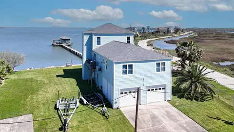 11818 Sportsman Rd, Galveston, TX 77554