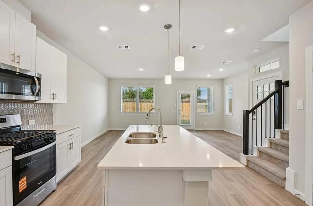 2404 King Mackerel Dr, Kemah, TX 77565