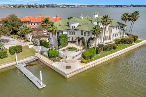 14 Waterford Oaks Ln, Kemah, TX 77565
