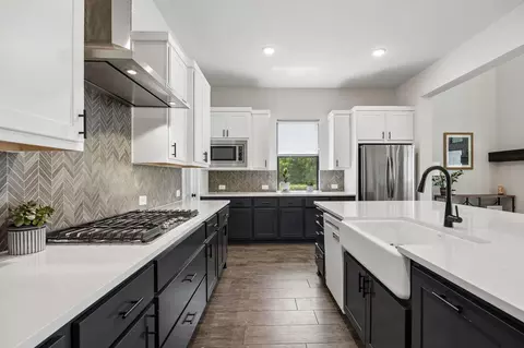 Kitchen - 10102 S Goshawk Trl, Conroe, TX 77385 photo 2 of 2