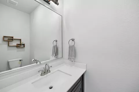 Bath - 10102 S Goshawk Trl, Conroe, TX 77385 photo 5 of 6