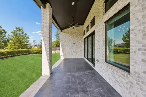 Exterior - 10102 S Goshawk Trl, Conroe, TX 77385 photo 3 of 4