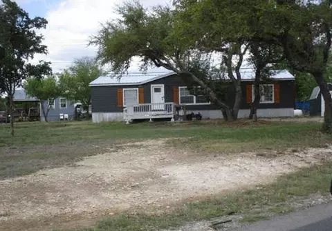 105 Oak Ridge Dr, Center Point, TX 78010