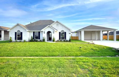 2105 Palmilla Rd, Dickinson, TX 77539