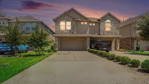 520 N 6th St, La Porte, TX 77571