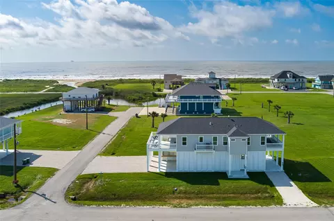 821 Casa Dr, Crystal Beach, TX 77650