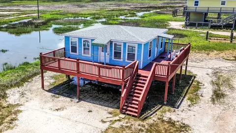 1018 Militia Dr, Surfside Beach, TX 77541
