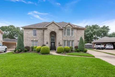 4910 White Manor Dr, Pasadena, TX 77505