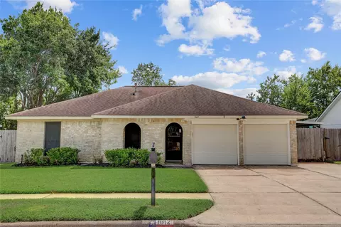1612 Cypress Hollow St, Pearland, TX 77581