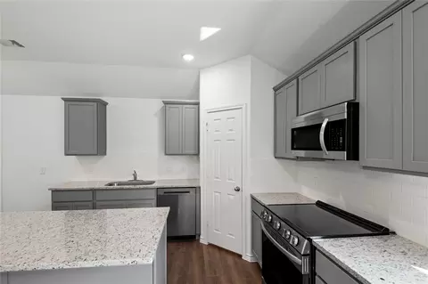 803 Stoney Point Ln, Dayton, TX 77535