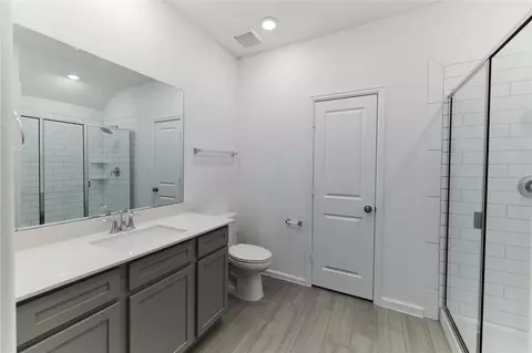 Bath - 665 Royal Arch Dr, Conroe, TX 77304 photo 3 of 5