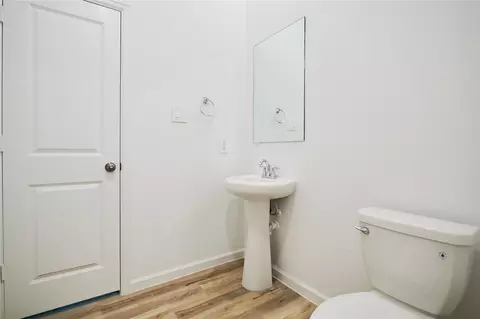 Bath - 665 Royal Arch Dr, Conroe, TX 77304 photo 4 of 5