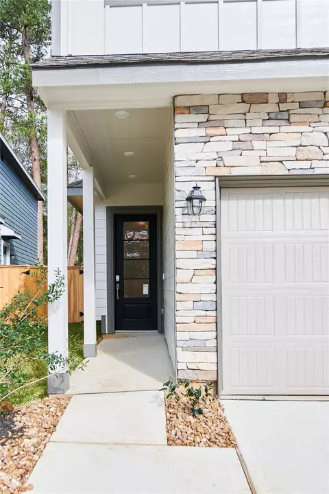Exterior - 665 Royal Arch Dr, Conroe, TX 77304 photo 5 of 9