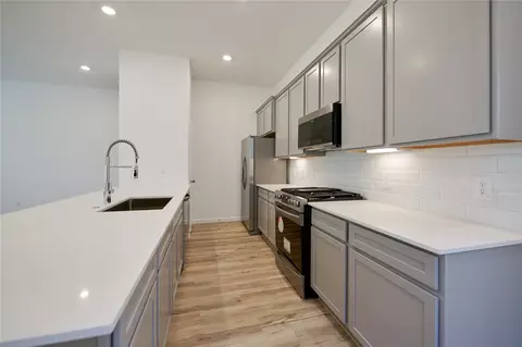 Kitchen - 665 Royal Arch Dr, Conroe, TX 77304 photo 1 of 7