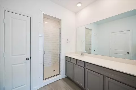 Bath - 665 Royal Arch Dr, Conroe, TX 77304 photo 1 of 5