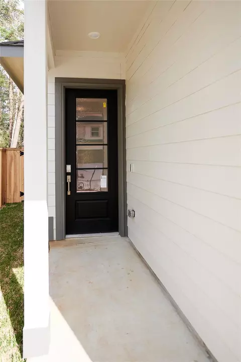 Exterior - 665 Royal Arch Dr, Conroe, TX 77304 photo 6 of 9