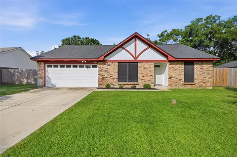 4850 Kentington Dr, Alvin, TX 77511