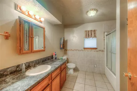 Bath - 647 Moose Dr, Onalaska, TX 77360 photo 1 of 2