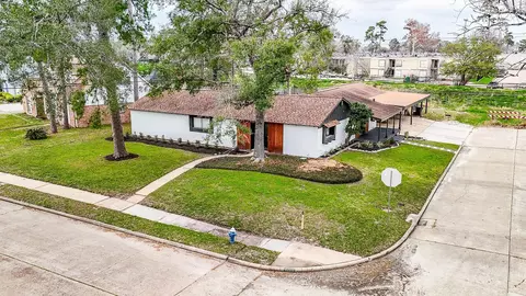 6002 Greenmont Dr, Houston, TX 77092